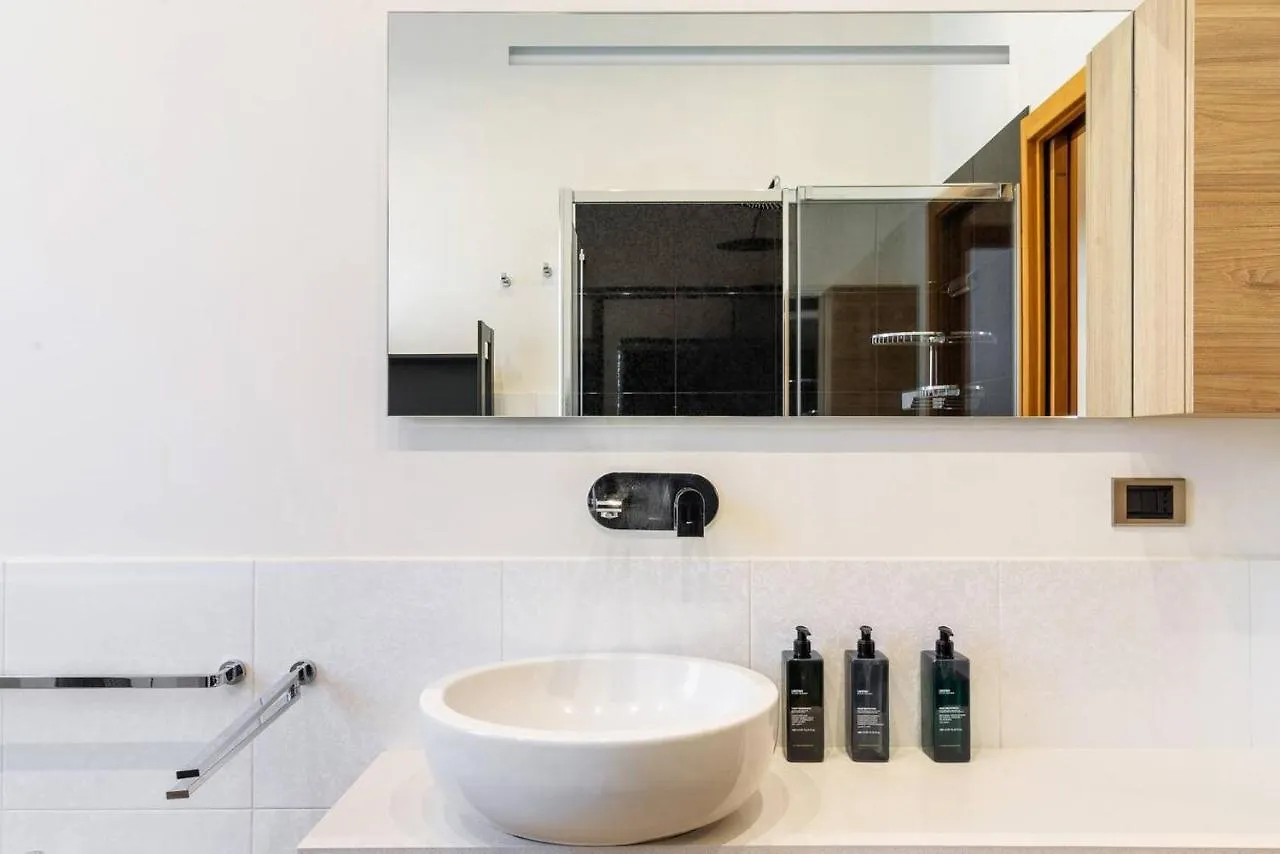 Apartment Colored And Spacious Flat Close To Navigli By Easylife Milan